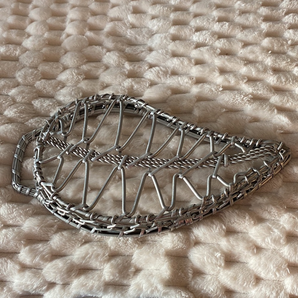 Silver Tone Woven Leaf-Shaped Basket! - Picture 3 of 5